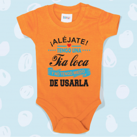 Body personalizado para bebé con frase divertida y dibujo de pañal.